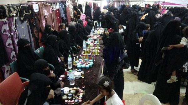 الحديدة.. بازار لتسويق المنتجات اليدوية النسوية في حيس