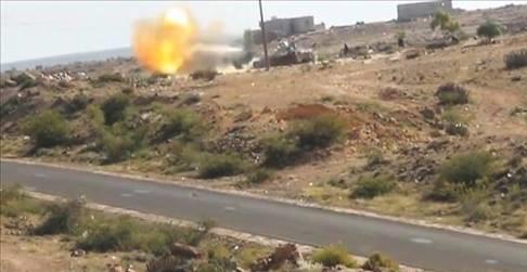 إعطاب دبابة لمليشيا الحوثي ومصرع 3 بجبهة حمك الضالع
