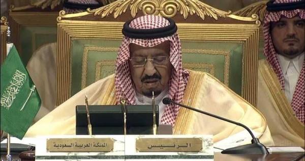 العاهل السعودي يفتتح القمة الخليجية بالرياض