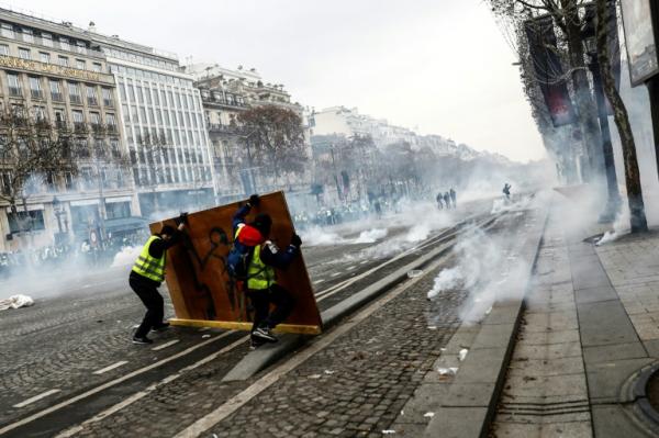 الفرنسيون ينتظرون رد السلطات في أزمة "السترات الصفراء"