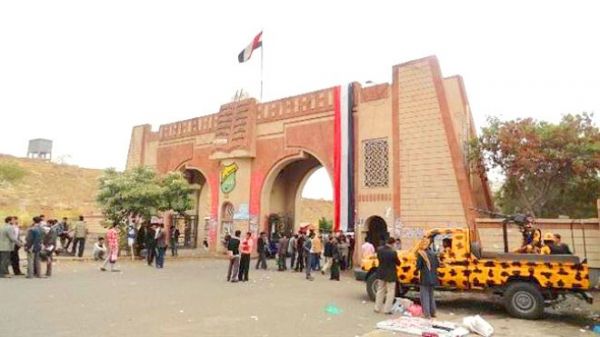 بذريعة الاختلاط.. مليشيا الحوثي تمنع طلابًا بجامعة صنعاء من إقامة حفل تخرجهم 