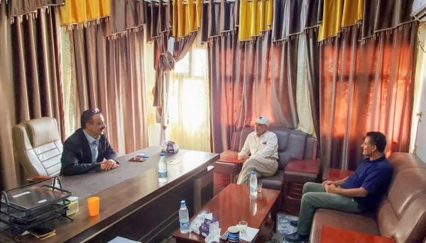 الأمين العام للمكتب السياسي يزور مكتب شؤون المنظمات ويشدد على إغاثة النازحين الجدد