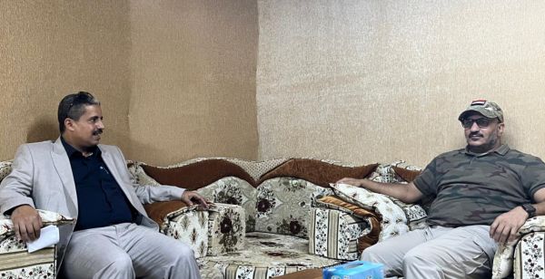 العميد طارق صالح يناقش مع مدير المخا المرحلة القادمة بعد افتتاح الميناء والمطار