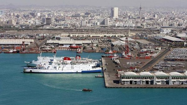 اعتداء إرهابي بقارب مُفخخ يستهدف سفينة وقود بجدة