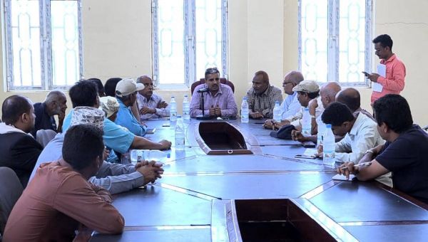 مدير مديرية المخا يلتقي وفد وزارة الزراعة والري