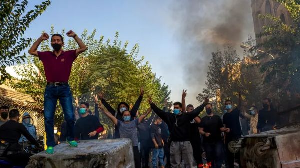 الاحتجاجات في إيران تُسقط لوبي طهران في واشنطن