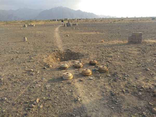 اكتشاف حقل ألغام حوثي عقب استشهاد ثلاثة مدنيين جنوب الحديدة 
