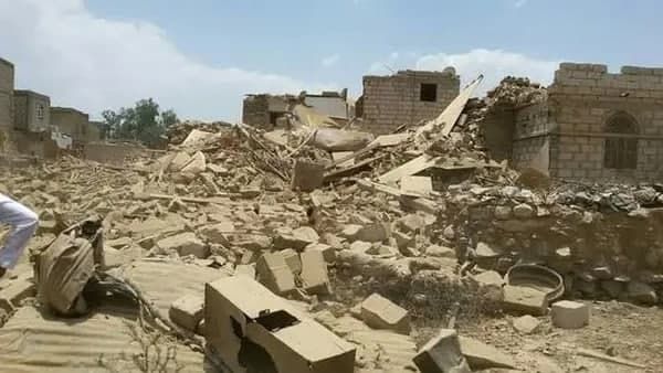 توثيق شهادات ضحايا.. سياسة تفجير الحوثي المنازل للإرهاب وإجبار الأطفال على الحرب