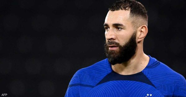 بنزيما يعلن اعتزال اللعب دوليا