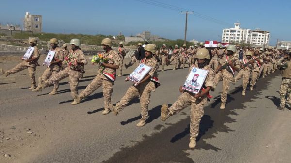 الفيديو| المقاومة الوطنية تودع بموكب جنائزي مهيب البطلين العقيد فرحان السعيدي والجندي ناصر النهاري 