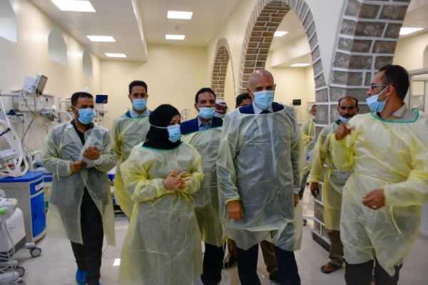 لمواجهة الأوبئة والأمراض الفيروسية.. محافظ تعز يفتتح مراكز الحميات والعزل بالمستشفى الجمهوري