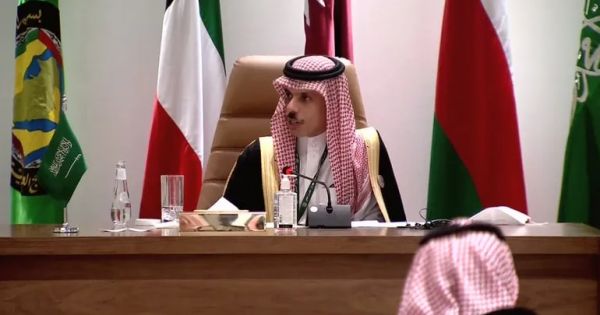 قمة بغداد.. السعودية تؤكد وقوفها جنبا إلى جنب مع العراق