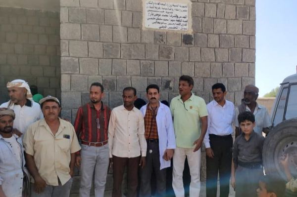 الأهدل يطلع على أضرار المراكز الصحية في قرى حيس جراء التدمير الحوثي 