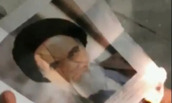 هتافات الغضب بإيران تتواصل.. "خامنئي يا ظالم.. سندفنك تحت التراب"