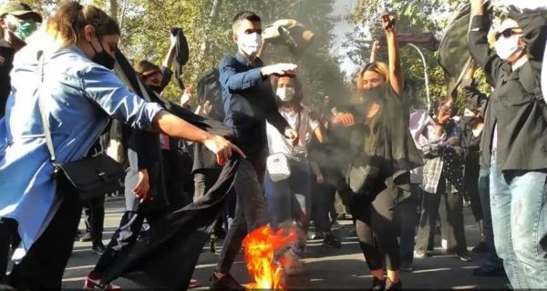 إيطاليا: إن ما يحدث في إيران "فاق كل التصورات"