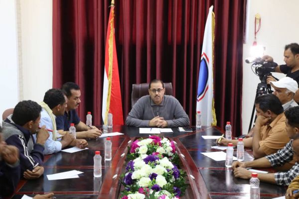 فيديو| أبو حورية يرأس اجتماعًا تحضيريًا استعدادًا لإقامة الدوري الرياضي بمديريات الساحل الغربي 