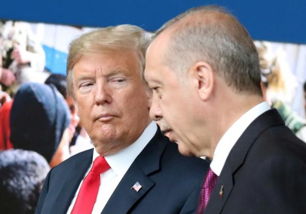 ترامب يعلن أنه بحث مع إردوغان انسحابا "منسّقا بدقة" من سوريا