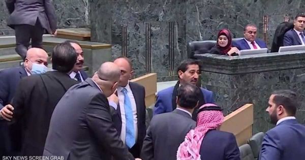 عراك بالأيدي في البرلمان الأردني بسبب "كلمة"
