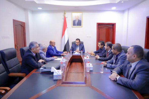 عدن.. مناقشة مستوى الإجراءات الرقابية على قطاع البنوك 