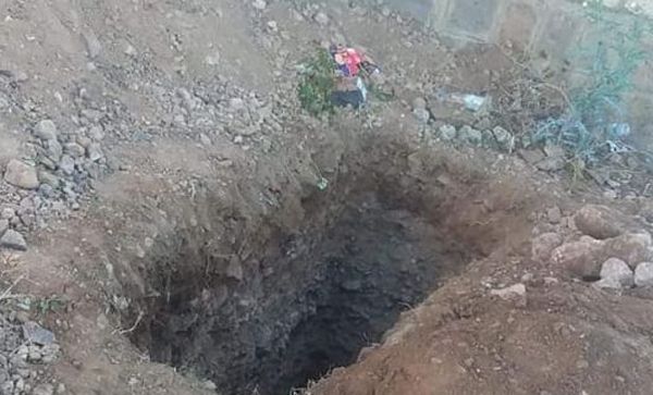 مليشيا الحوثي تستحدث مقبرة لقتلاها في ملعب كرة قدم بمحافظة إب