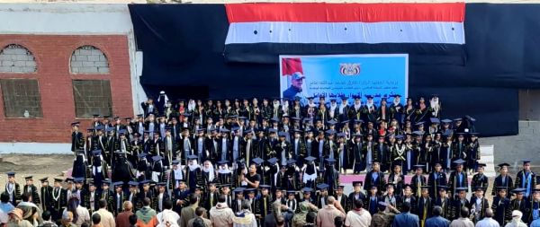 برعاية العميد طارق صالح.. مدرسة الأنوار بالمخا تكرّم 157من طلابها الأوائل