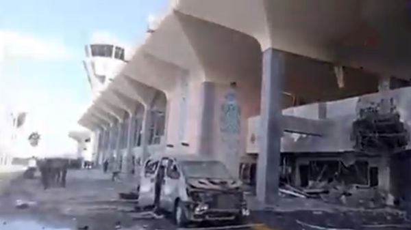 أدانت قصف مطار عدن..السعودية تؤكد وقوفها مع اليمنيين حتى استعادة شرعيتهم 