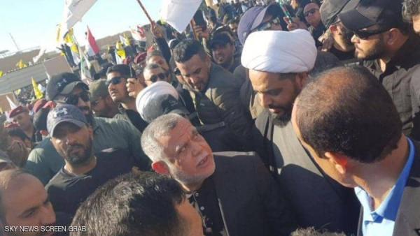 يتقدمهم قيادات مليشيات إيران.. اقتحام السفارة الأمريكية في بغداد 