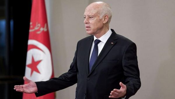 قيس سعيد يؤيد "حوارا وطنيا" لإخراج تونس من أزمتها