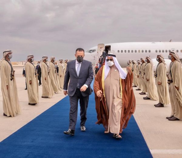 لدى استقباله رئيس الوزراء... محمد بن زايد يؤكد وقوف الإمارات إلى جانب اليمن 