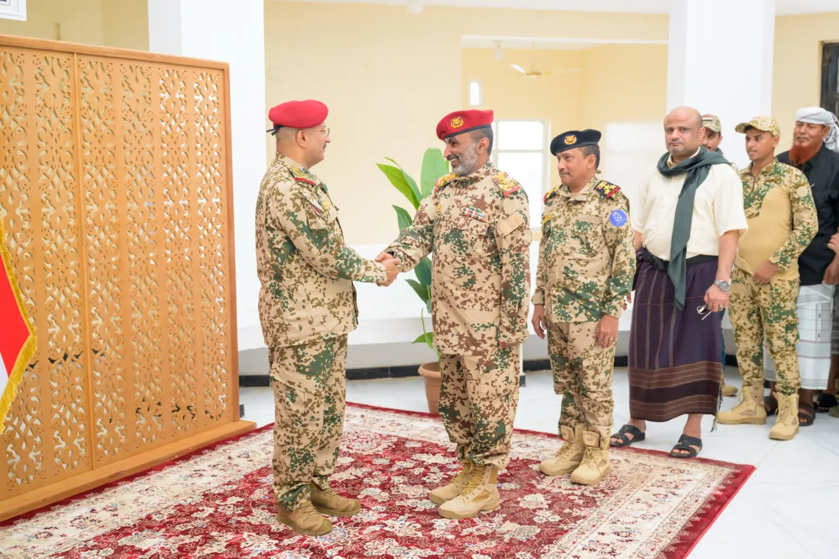 الفريق طارق صالح يستقبل جموع المهنئين بعيد الأضحى في ذوباب المندب