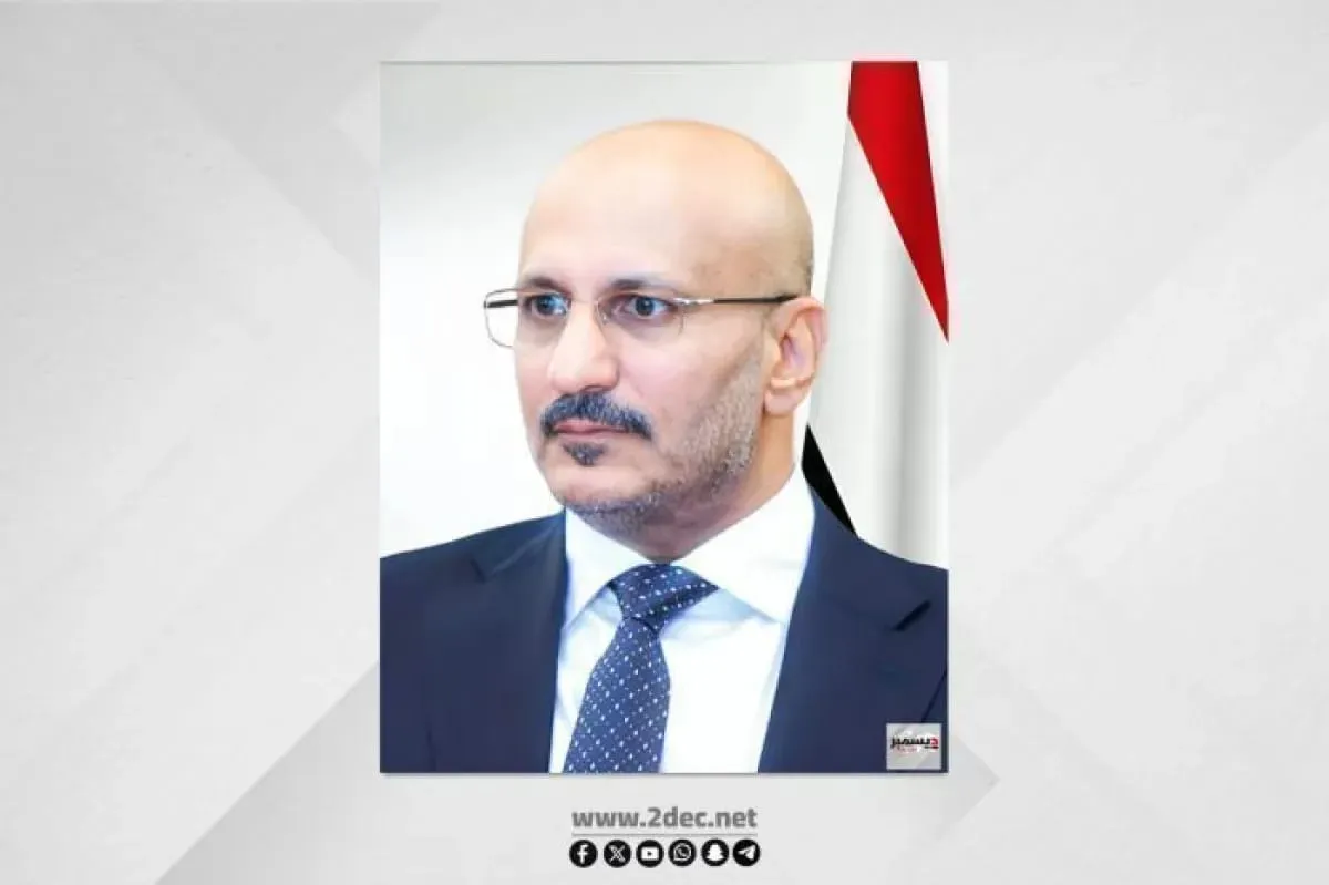 الفريق طارق صالح يعزي اللواء ناصر منصور هادي وجلال هادي في وفاة الرئيس السابق