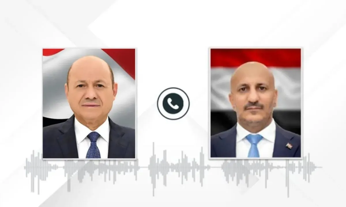 الفريق طارق صالح يتلقى اتصالًا هاتفيًا من أخيه رئيس مجلس القيادة الرئاسي