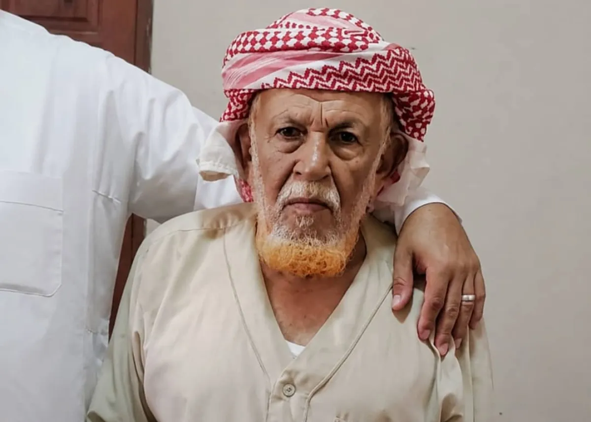 مليشيا الحوثي تعتدي على مواطن تسعيني وتخرب منزله ومصدر رزقه في حجة
